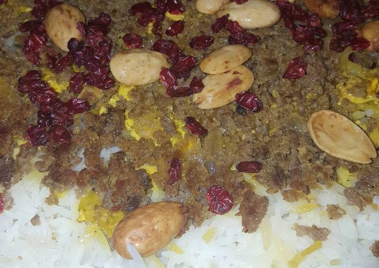 طبقات الرز بالدجاج واللحم المفروم