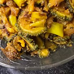 A picture of Karela mirchi.