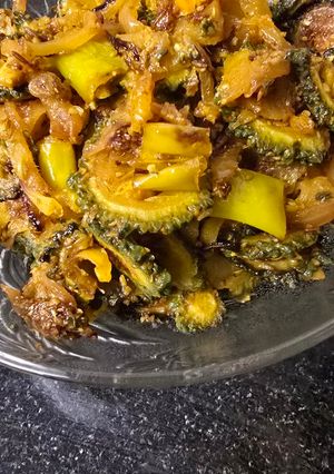 A picture of Karela mirchi.