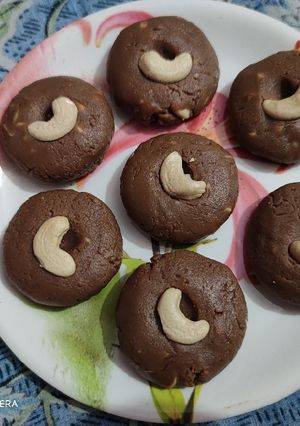 A picture of Instant Chocolate Dryfruit Peda.