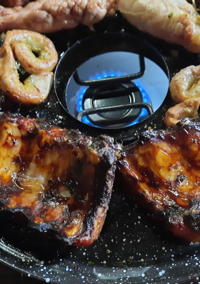 Una foto de Ribs, mollejas, chinchu en parri-gas