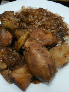Una foto de Pollo con Patatas y Arroz
