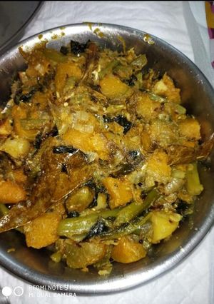 ইলিশ এর মাথা দিয়ে কুমড়ো ঘন্ট (Ilish macher matha diye kumro ghonto recipe in bengali) রেসিপির প্রধান ছবি
