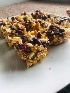 ओट्स अँड नट्स बर्फी (oats and nut barfi recipe in marathi) रेसिपी चे मुख्य फोटो