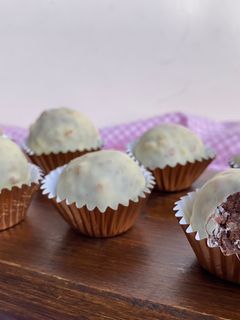 Una foto de Trufas de pastel de chocolate y almendras