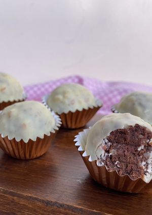 Una foto de Trufas de pastel de chocolate y almendras