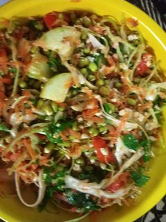 अंकुरित मूंग सलाद (Ankurit moong salad recipe in Hindi) रेसिपी मुख्य फोटो