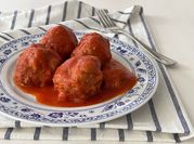 Una foto di polpette al sugo