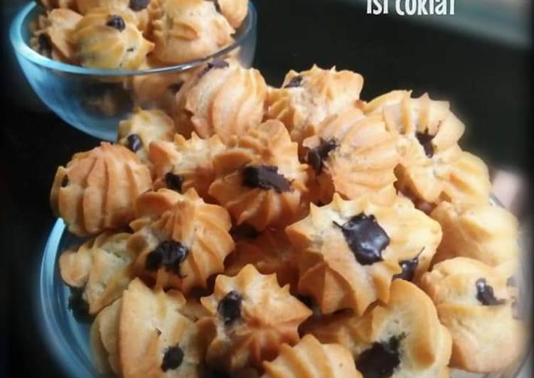 Soes kering isi coklat