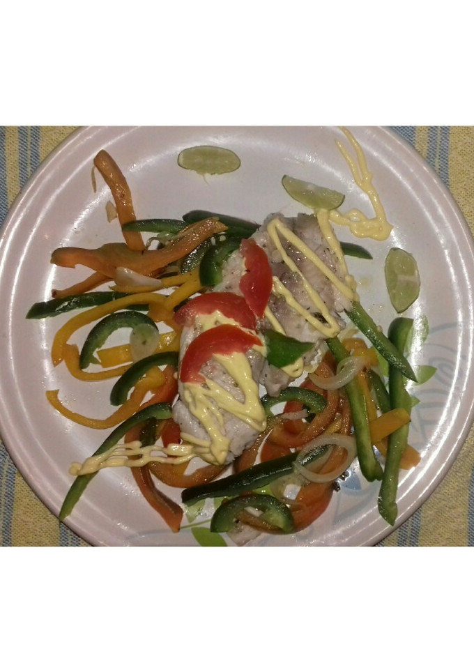Una foto de Filete acompañado de mayonesa