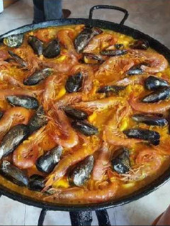Una foto de Paella de marisco