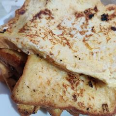 A picture of French Toast.