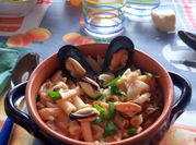 Una foto di fagioli cannellini e cozze