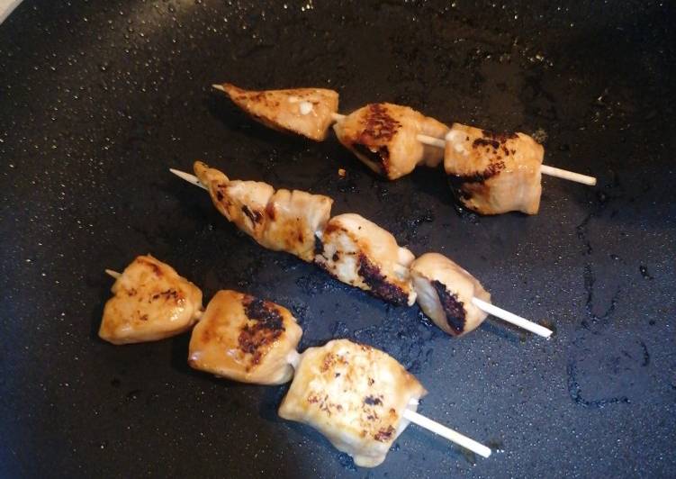 Pincho de pollo salsa teriyaki y sésamo