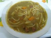 Una foto de sopa de arvejas