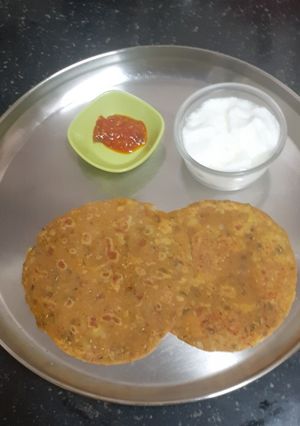 A picture of છિલકે વાલી દાલ કે પરાઠે.