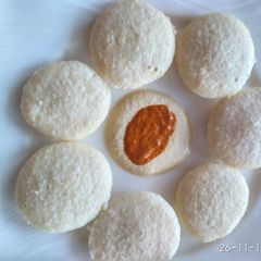 A picture of Rice Idli.
