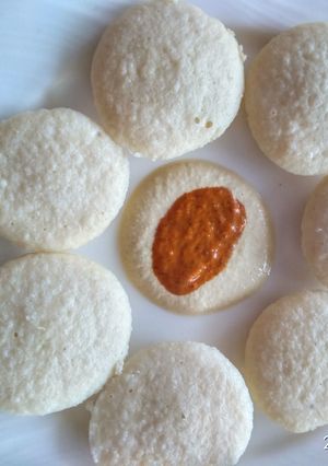 A picture of Rice Idli.
