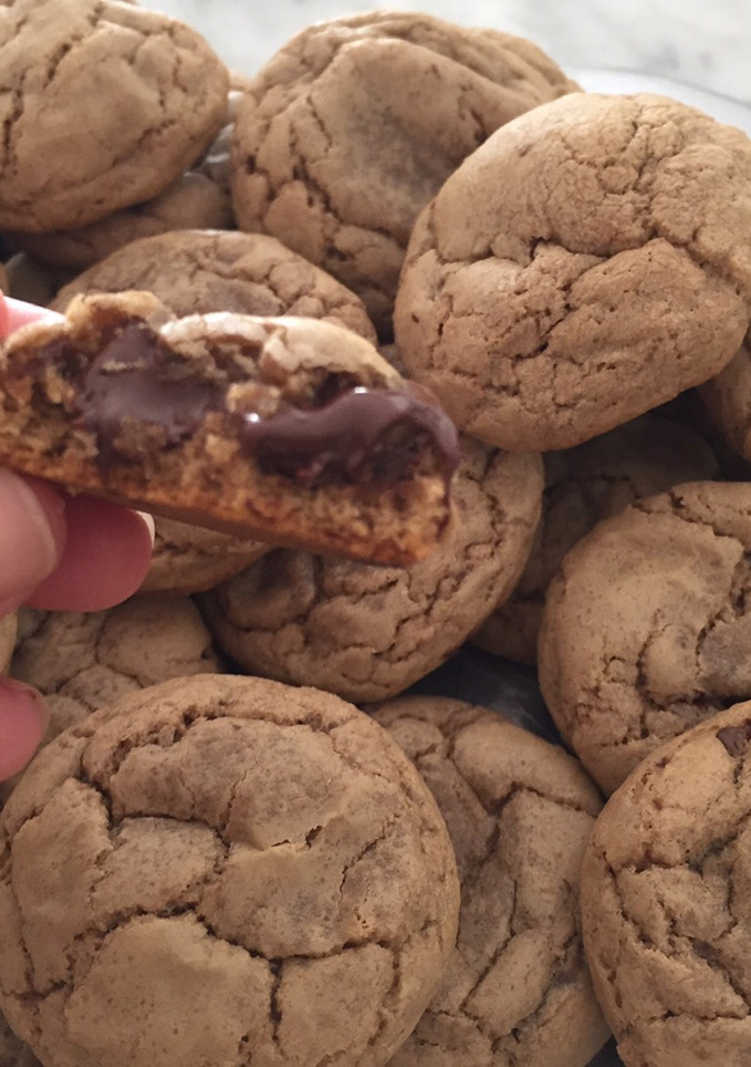 Una foto de Chocolate chips cookies!!! (pepitos, galletitas con chips de chocolate)