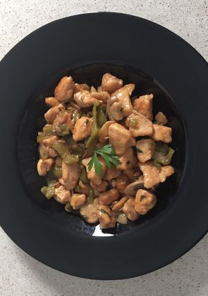 Una foto de Pollo con almendras