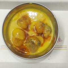 A picture of Kadhi Pakora.