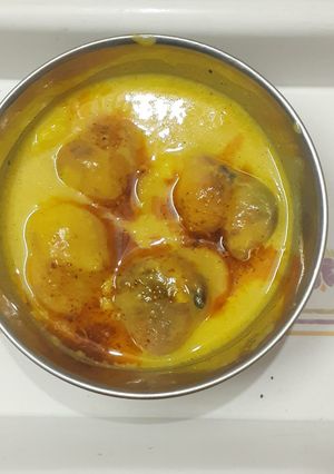 A picture of Kadhi Pakora.