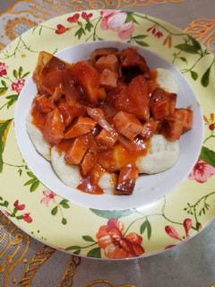 Una foto de Ñoquis de papas con jamón guisado
