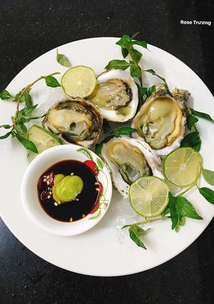 Hình của món Hàu Sống Chấm Mù Tạt.