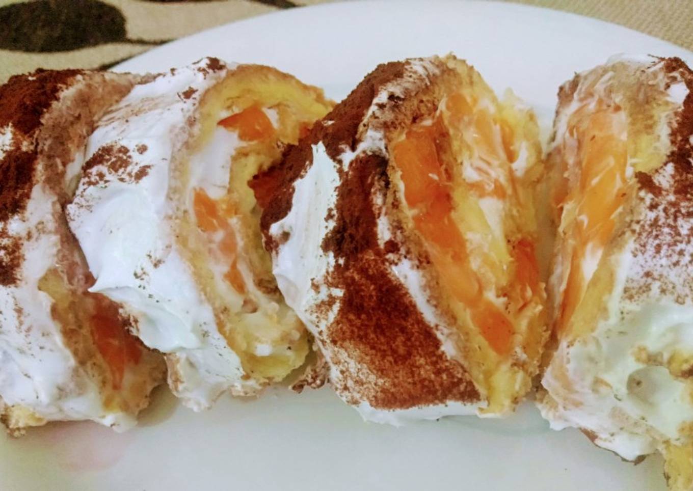 Vanilla Swiss roll with Mango and Cream filling