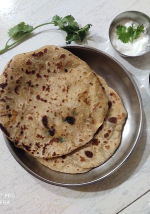 દહીં પનીર પરોઠા (curd Paneer Paratha recipe in gujarati) રેસીપી મુખ્ય ફોટો