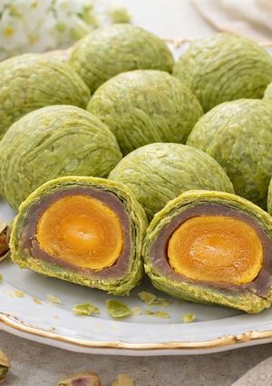 開心果蛋黃酥 的食譜成品照片