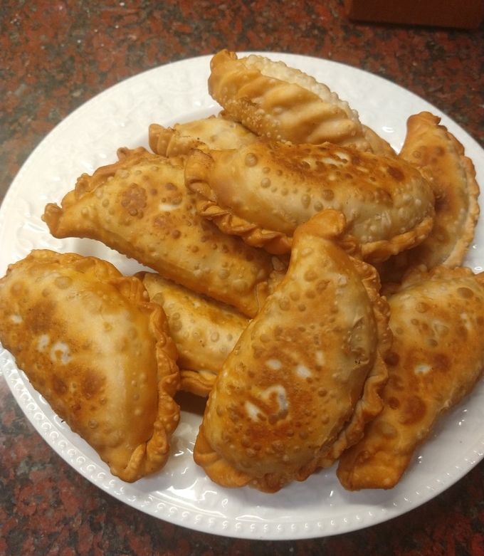 Una foto de Empanada de carne cortada a cuchillo