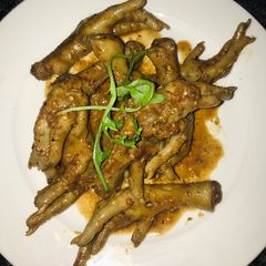 A picture of Chicken feet.