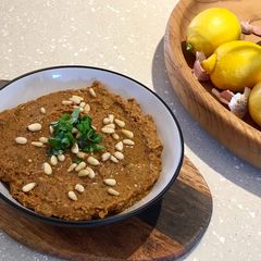 A picture of Sun Dried Tomato & Basil Hummus.