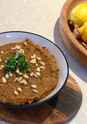 A picture of Sun Dried Tomato & Basil Hummus.