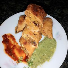 A picture of Stuffed paneer suzi rolls.