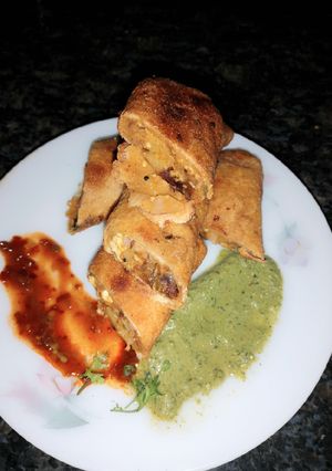 A picture of Stuffed paneer suzi rolls.