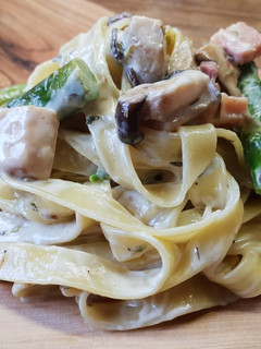 Una foto de Pasta con espárragos, setas y panceta sin gluten