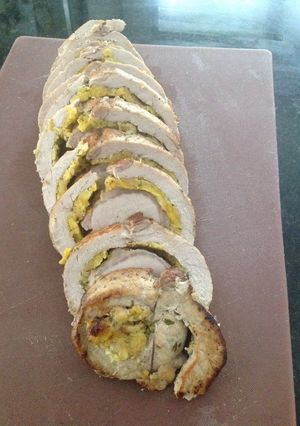 Una foto de Lomo de cerdo relleno con amarillos