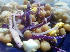 Una foto de Ensalada de garbanzos