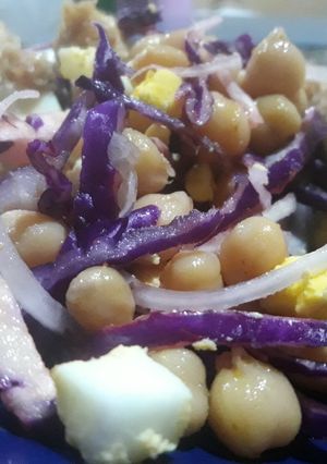 Una foto de Ensalada de garbanzos