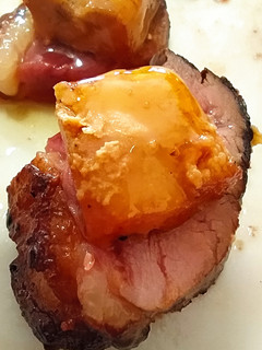 Una foto de Magret de pato con foie y miel