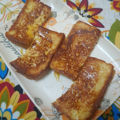 A picture of French toast.