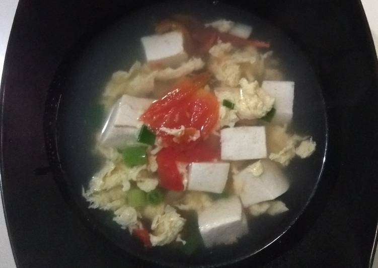 Cara Gampang Membuat Sup Tahu Telor Tomat (3T), Lezat Sekali