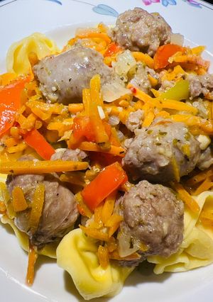 A picture of Tortellini with Bratwurst.