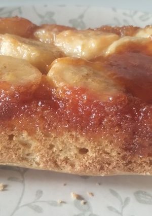 Una foto de Torta banana invertida