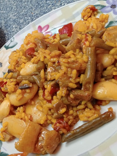 Una foto de Paella ibérica 🇪🇸 🥩de la huerta🫑🍅🍄🫛