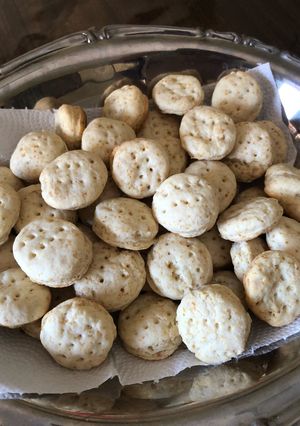 Una foto de Bizcochitos salados con 2 ingredientes