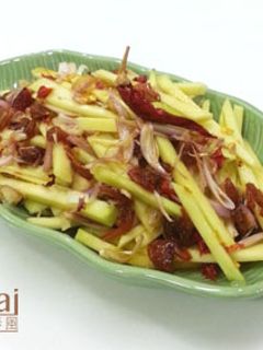 青芒果沙拉..蝦乾版果 的食譜成品照片