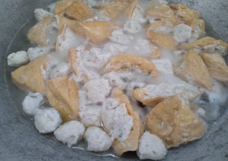 Pentol ikan tenggiri dan tahu bakso